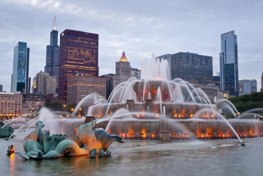 Mccormick Place Beautiful 2Br Apartment With Optional Parking Sleeps Up To 8 Near Soldier Field, Grant Park And Lakefront Trail Chicago Exterior photo